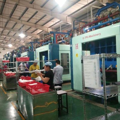 Machine automatique de moulage de semelles de chaussures à 380 V ETPU