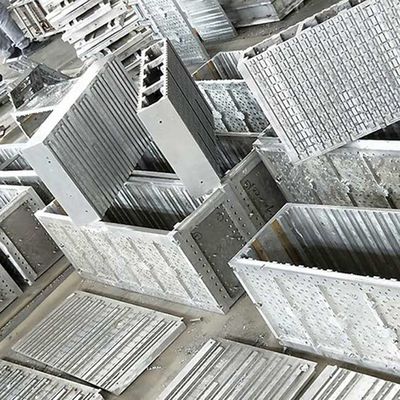 Formage en polystyrène étendu à bande décorative avec revêtement de surface