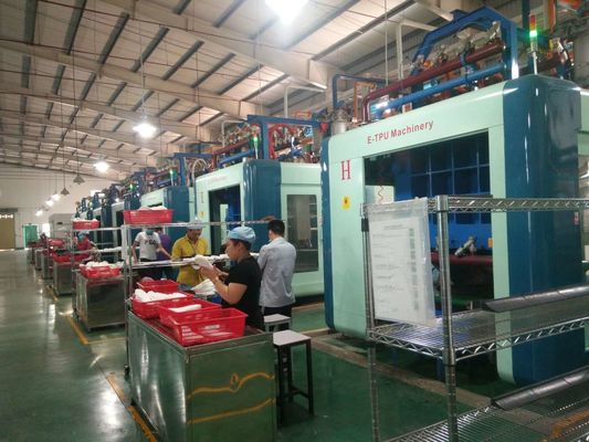 Équipement de moulage automatique en mousse eTPU 380V pour semelles de chaussures